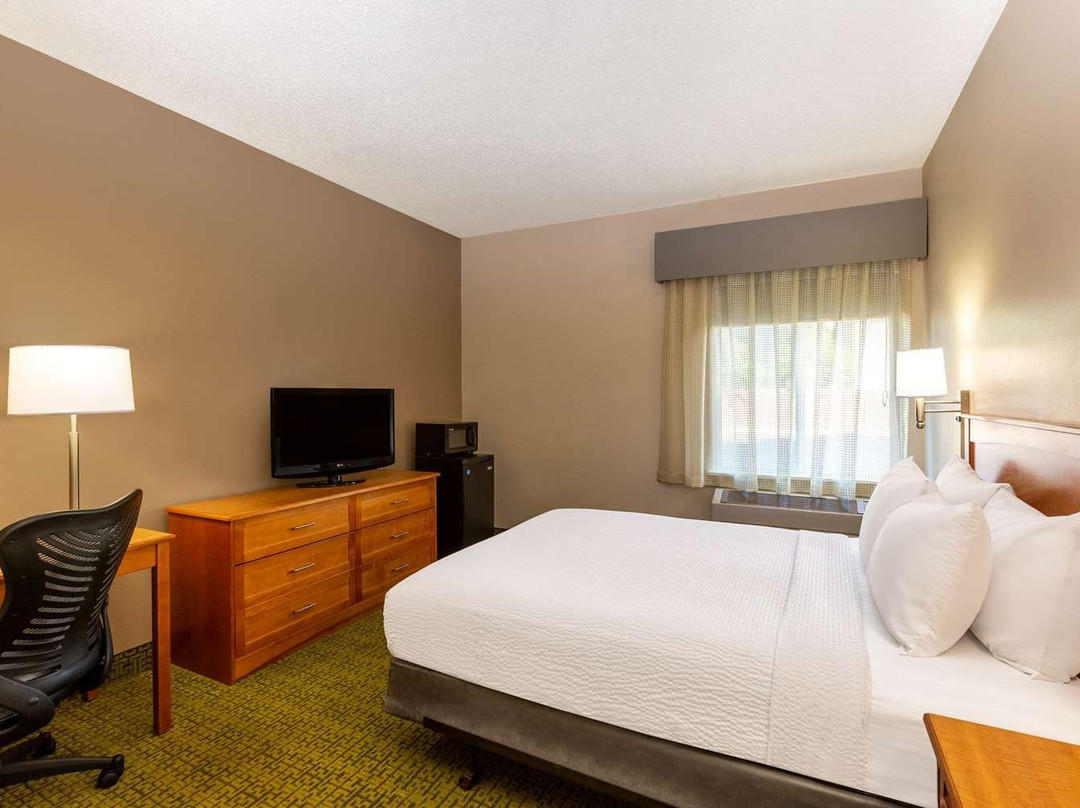 Days Inn & Suites by Wyndham Madison主图