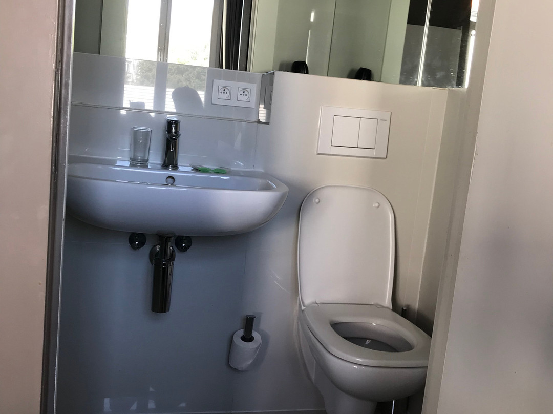 Hotel Neufchatel主图