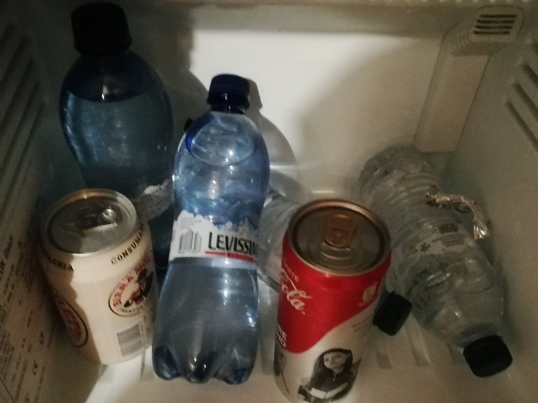 吉洛尼酒店主图