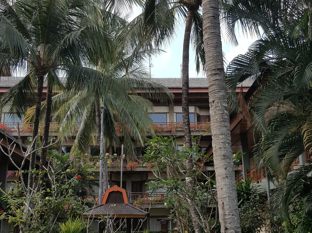 扎亚卡特龙目岛海滩饭店主图