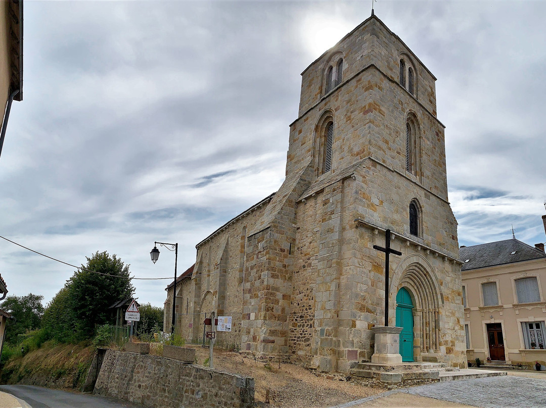 Église Saint-Hilaire à Brigueil-le-Chantre景点图片