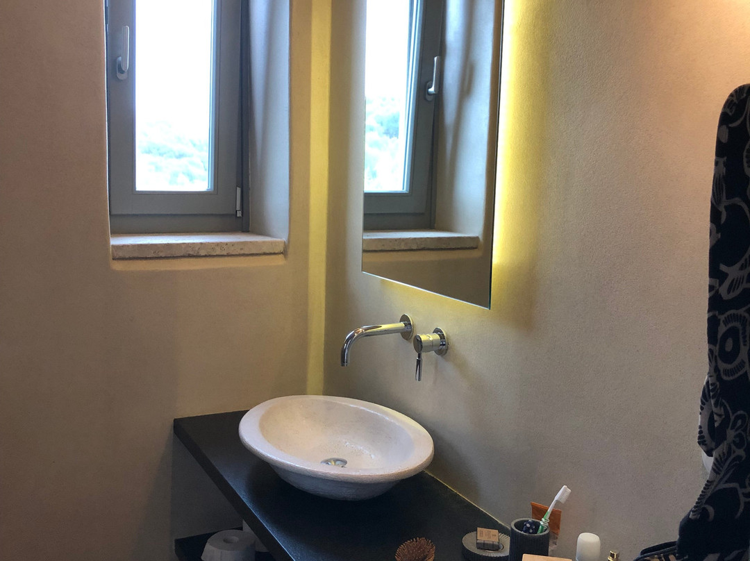 Zen Rocks Mani Retreat主图