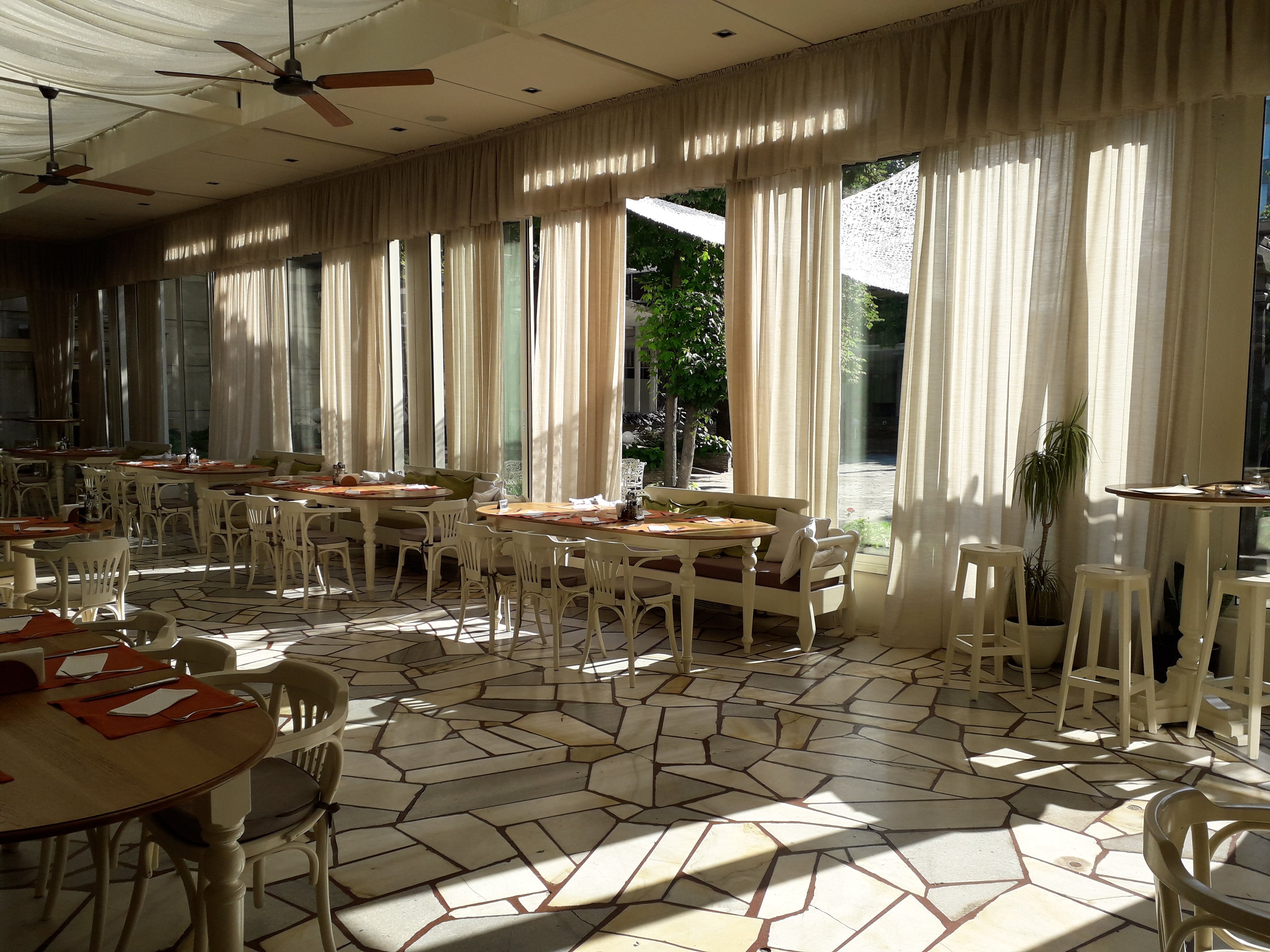 Danube Plaza Hotel-官方