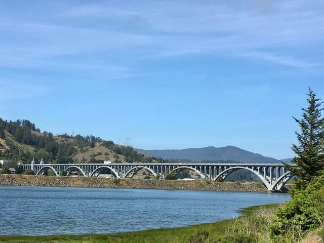Rogue River Bridge景点图片