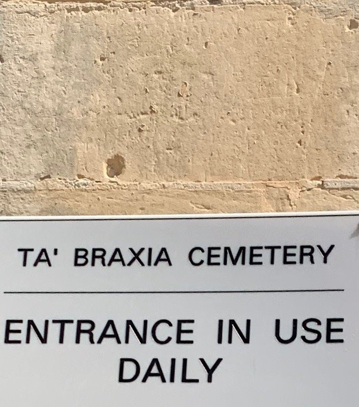 Ta’ Braxia Cemetery景点图片