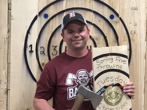 Bad Axe Throwing Windsor-温莎堡必去景点