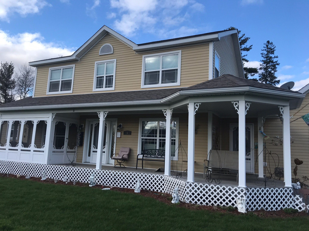 Home Away From Home主图