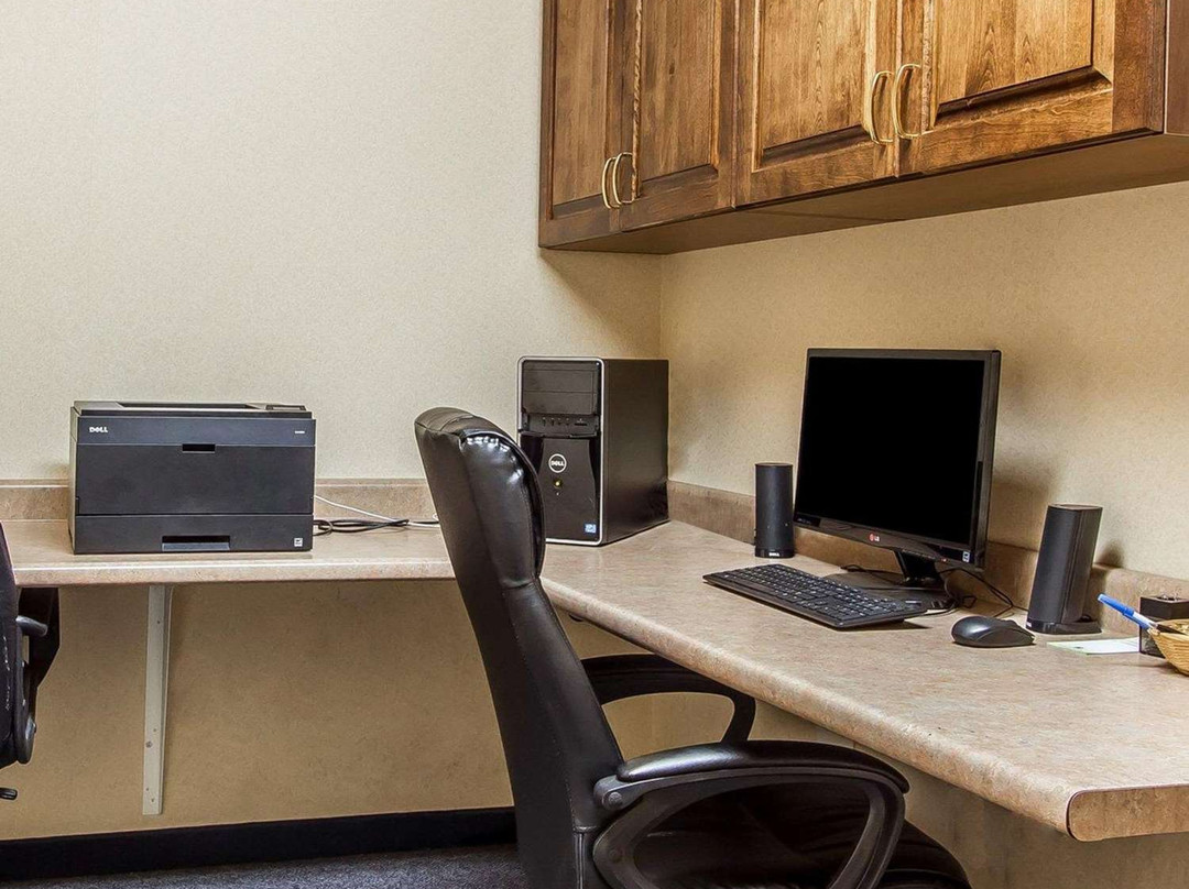 Quality Inn Burlington near Hwy 34主图