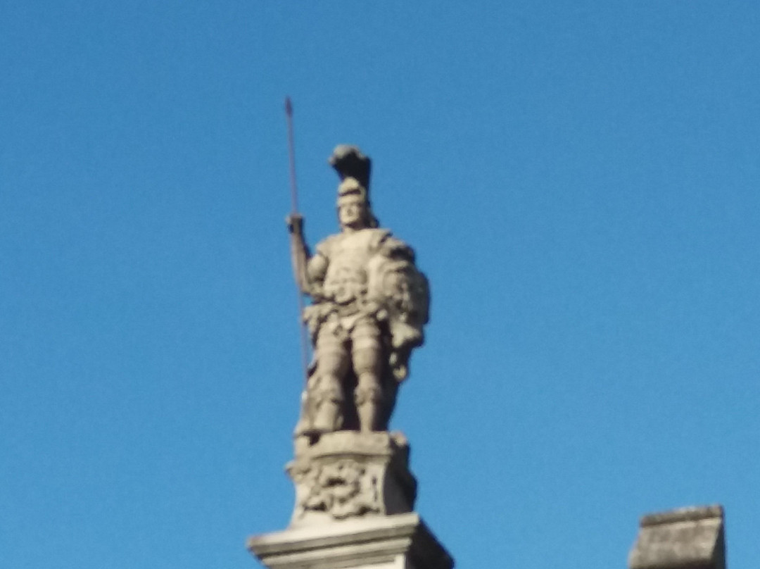 Estatua o Guimaraes de duas caras-吉马良斯必去景点