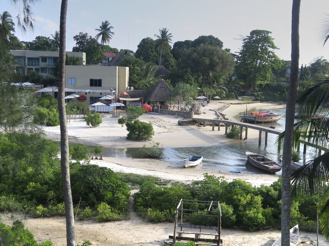 Ngalawa Hotel & Resort主图