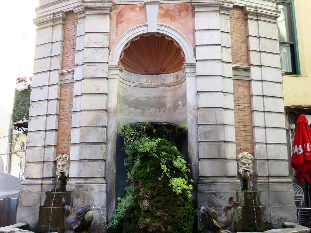 Fontana Dei Pesci Del Vanvitelli景点图片