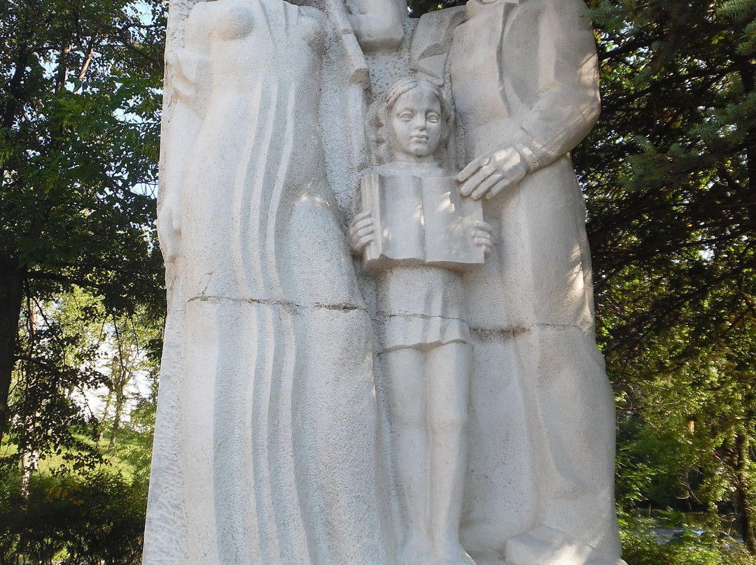 Monument to the Workers of Machine-Building Plant-Zlatoust必去景点