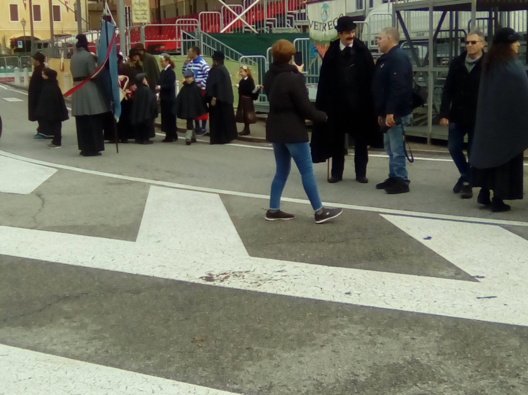 Piazza Martiri Della Libertà-米兰诺必去景点