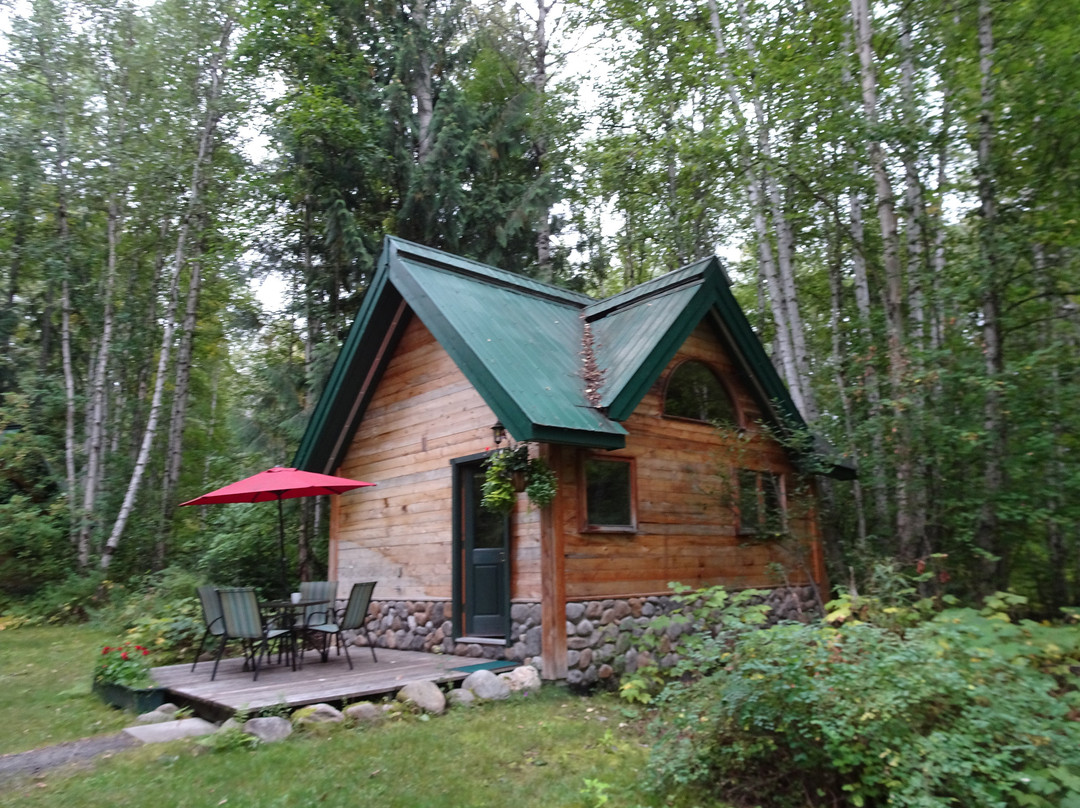 小溪对面小屋旅馆主图