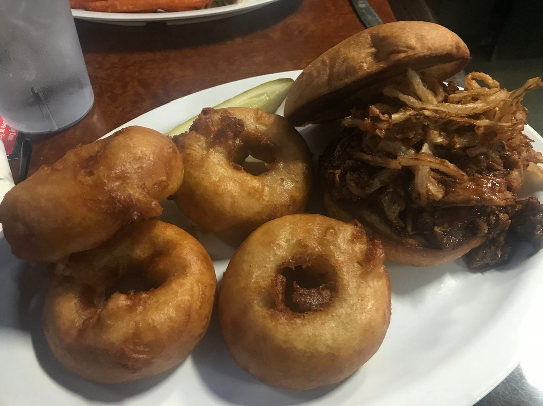 T’s Tavern & Sports Grill