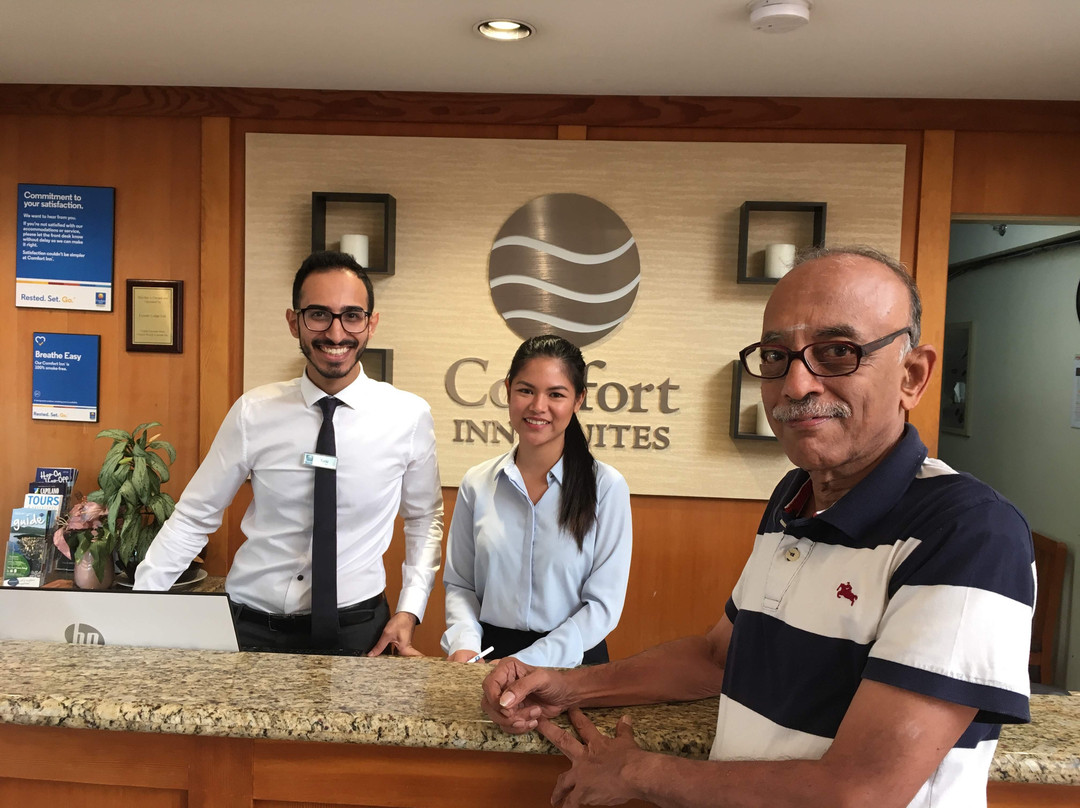 北温哥华套房康福特茵酒店主图