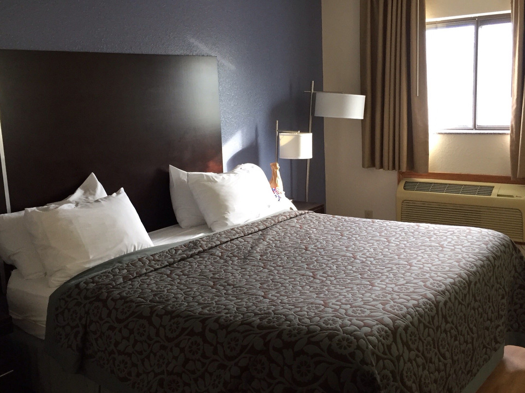 Days Inn by Wyndham Le Roy/Bloomington Southeast主图