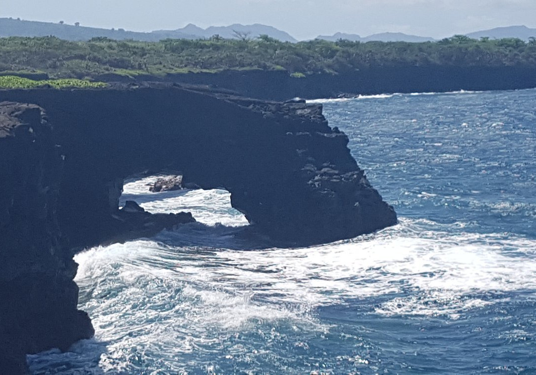 Coastal Lava Cliff Walk景点图片