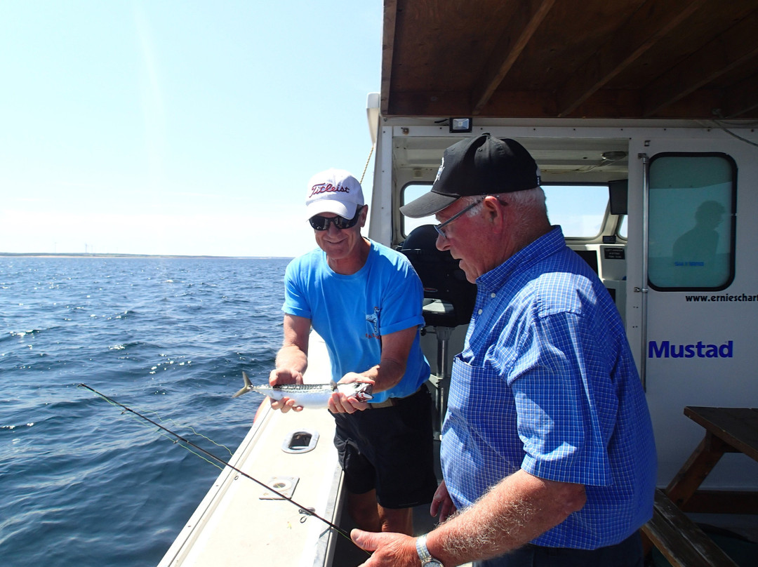 Ernie's Charter Fishing-North Lake必去景点