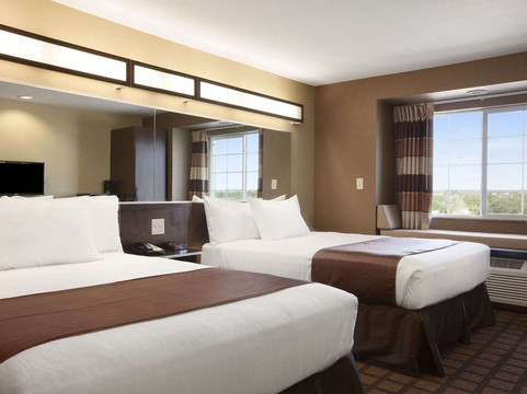 普莱森顿温德姆麦客达套房酒店主图