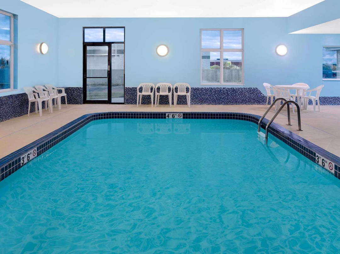 Days Inn by Wyndham Neenah主图