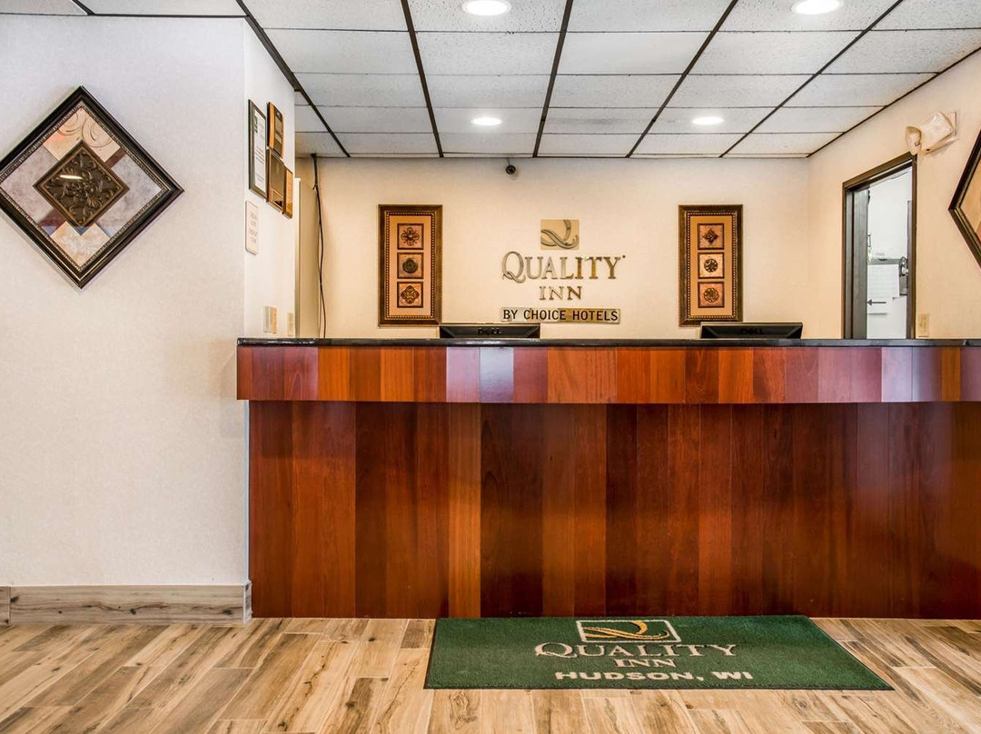 Hudson Inn & Suites主图