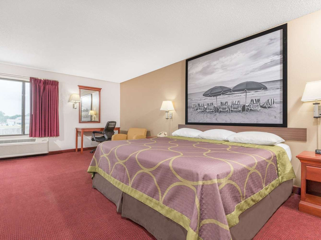 Super 8 by Wyndham Vincennes主图