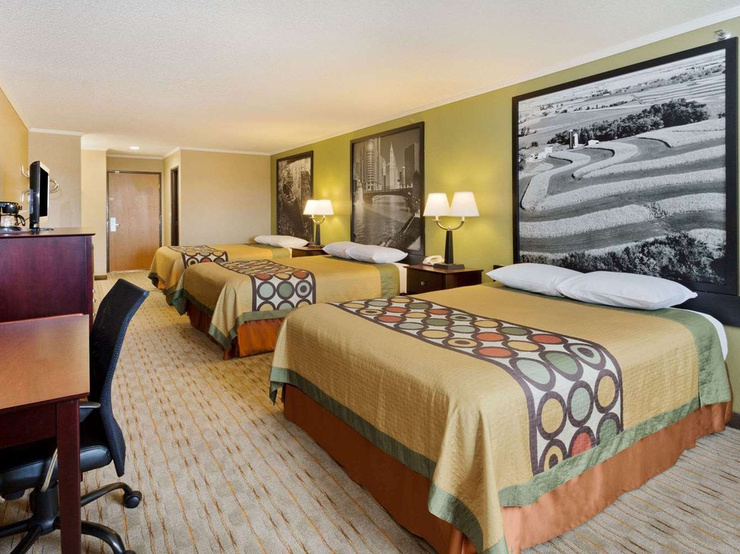 罗谢尔速8酒店主图