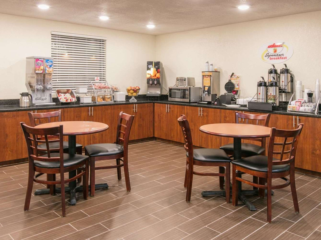 Super 8 By Wyndham Duncan主图