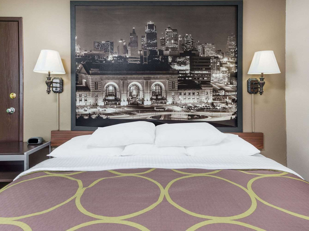 Super 8 by Wyndham Warrensburg主图