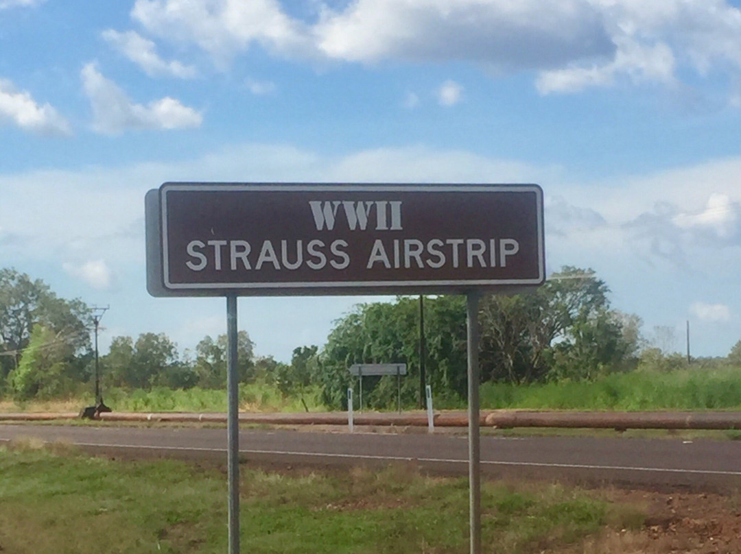 Strauss Airfield景点图片