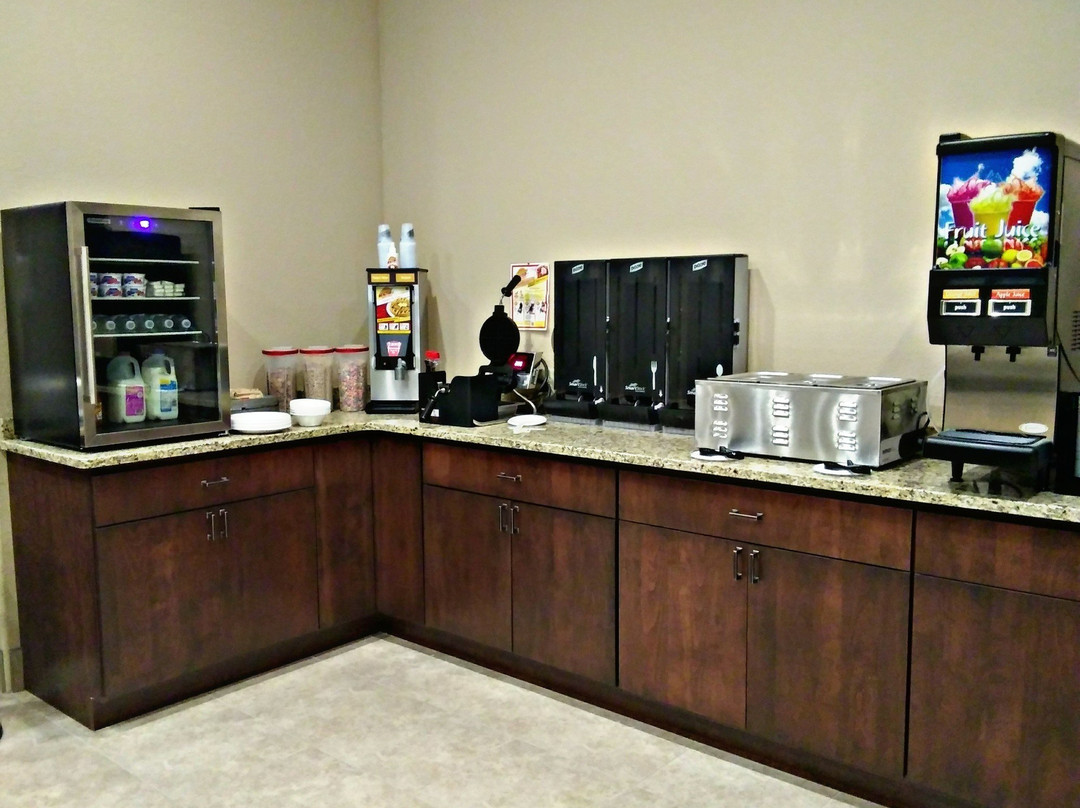 Cornerstone Inn & Suites主图