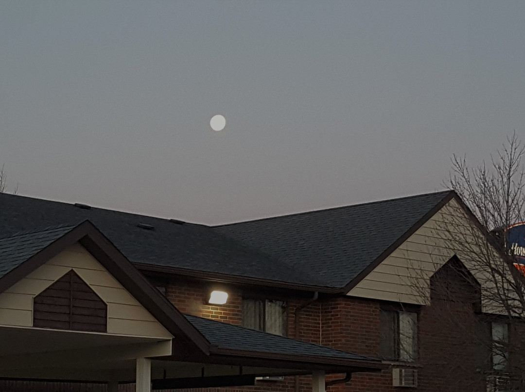 Howard Johnson by Wyndham Waterloo/Cedar Falls主图