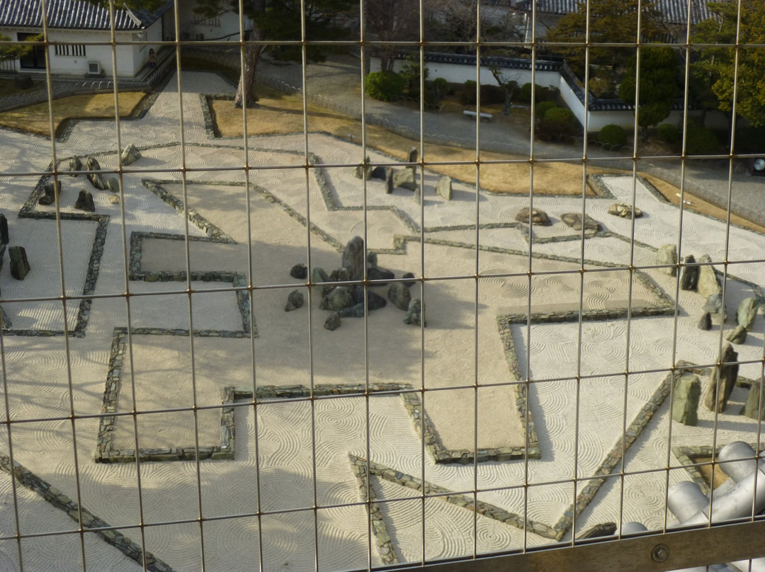 KIshiwada Castle Garden Hachijin no Niwa