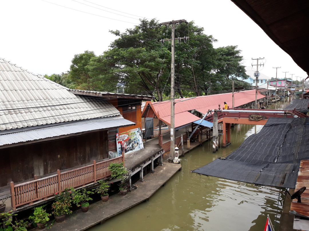 Lao Tuk Luck Floating Market景点图片