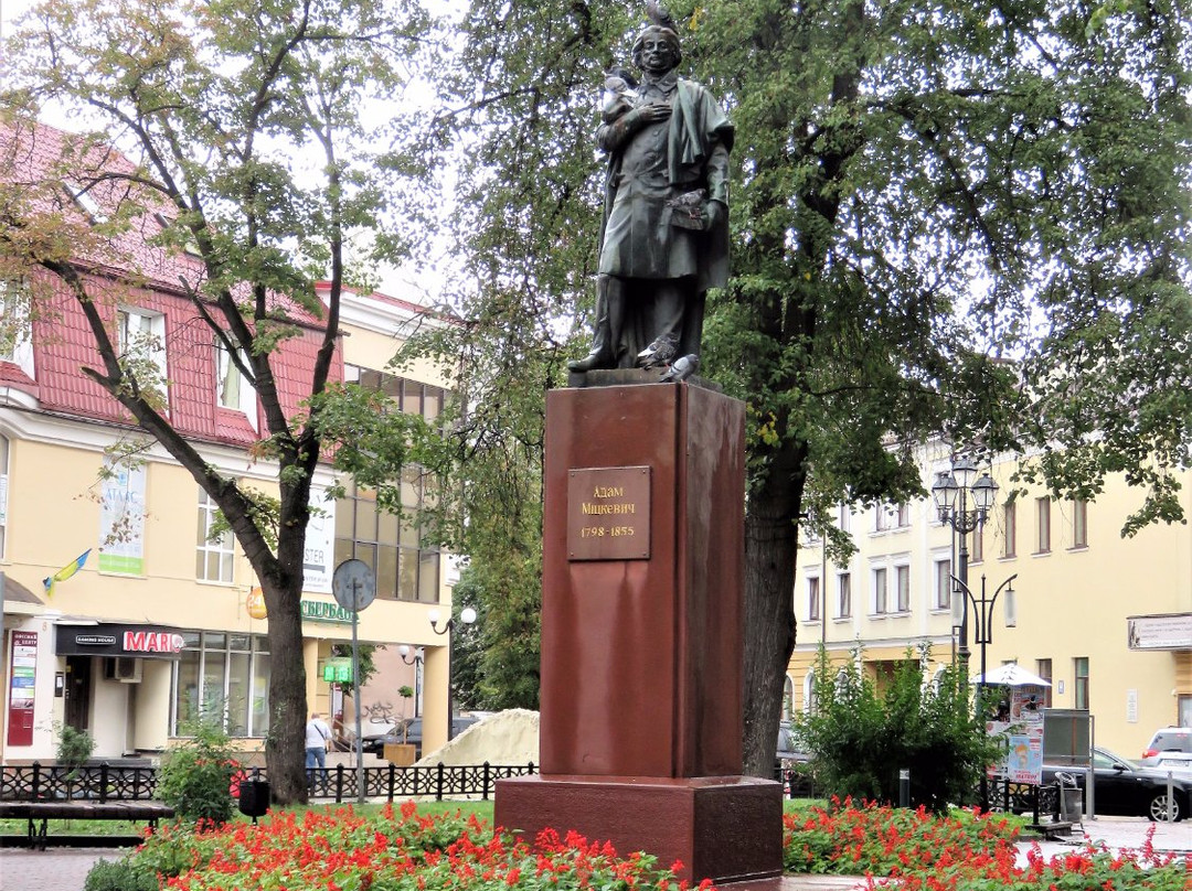 Tysmenytsya旅游景点-Monument to Adam Mickiewicz