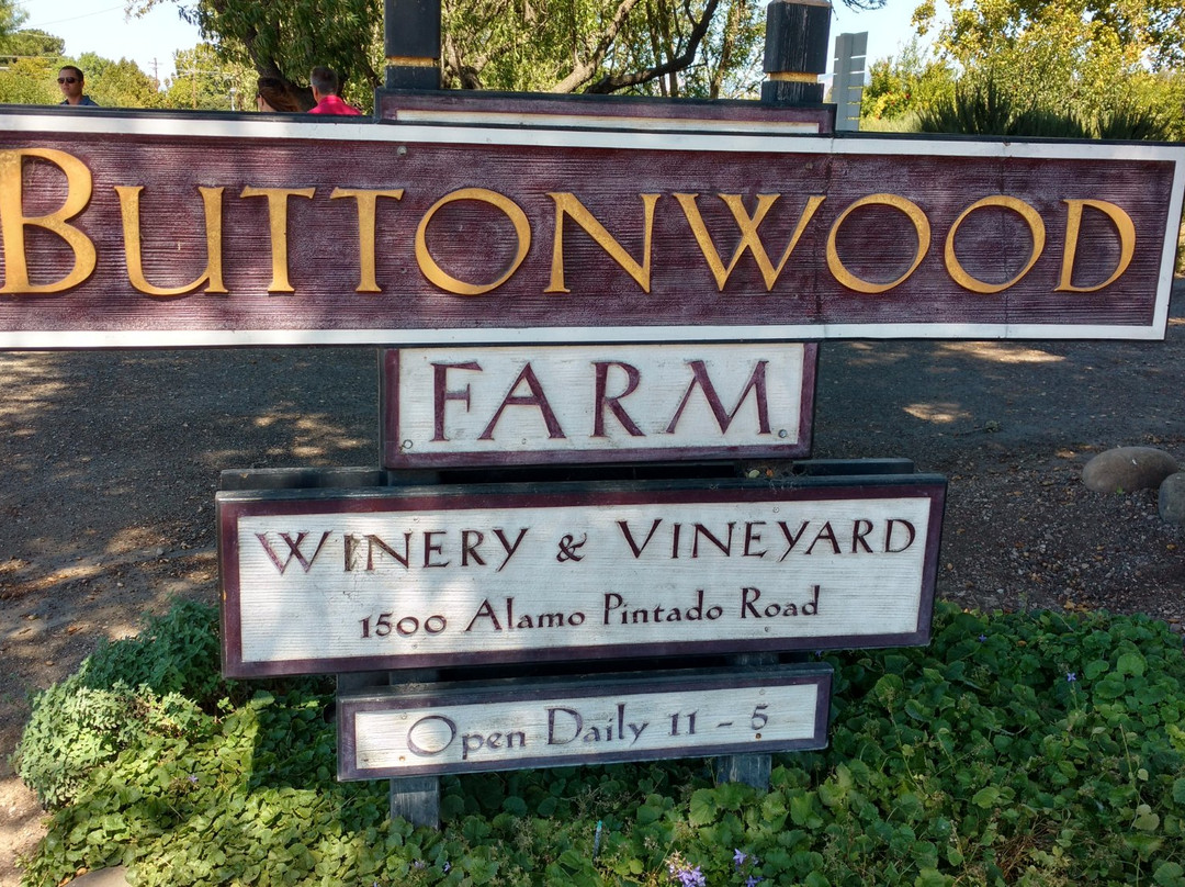 Buttonwood Farm Winery & Vineyard-索尔万必去景点