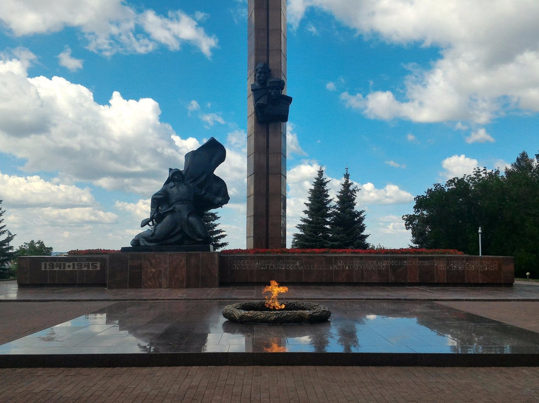 Monument to Minnigali Gubaydullin And Aleksandr Matrosov-乌法必去景点
