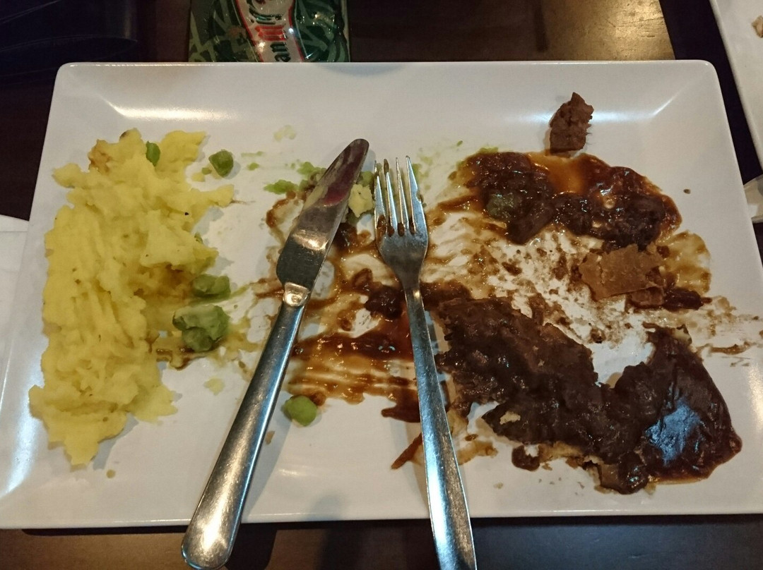 Guinn's Irish Pub Sports Bar