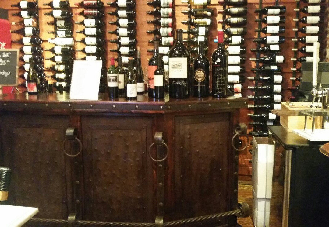 V Wine Cellar景点图片