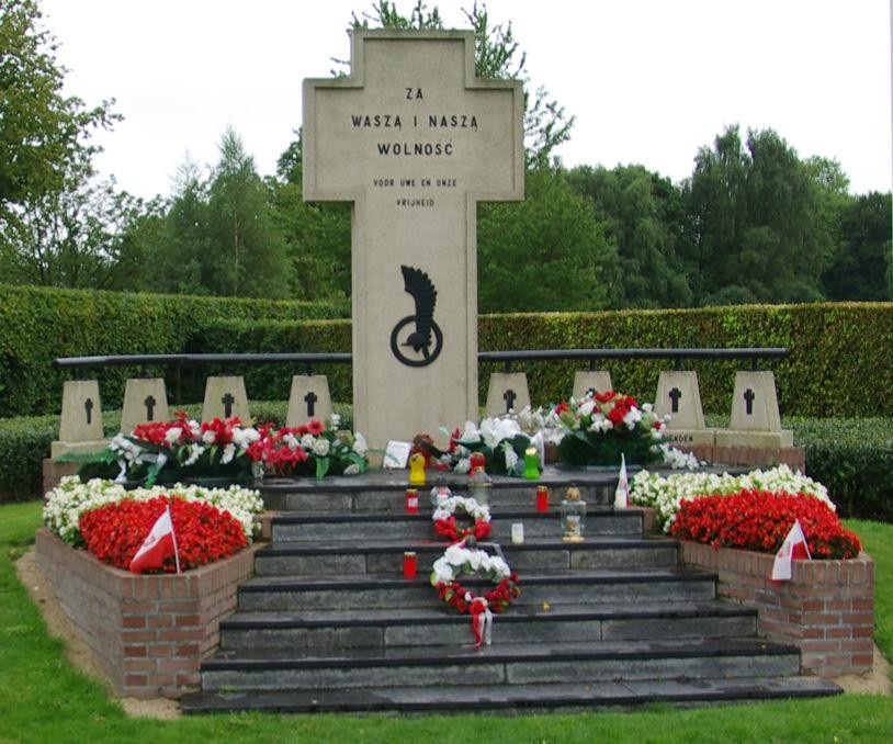 Polish War Cemetery景点图片