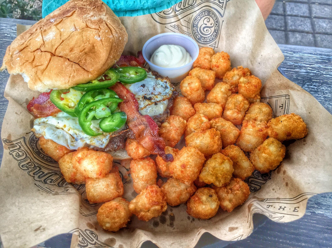 纳什维尔餐馆和美食-The Pharmacy Burger Parlor & Beer Garden