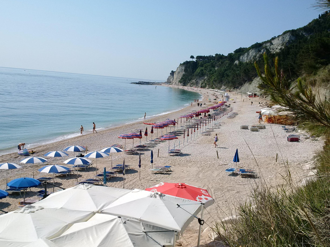 Spiaggia dei Sassi Neri-Sirolo必去景点