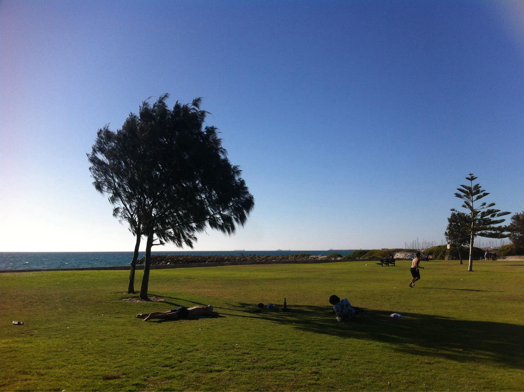 Leighton Beach景点图片