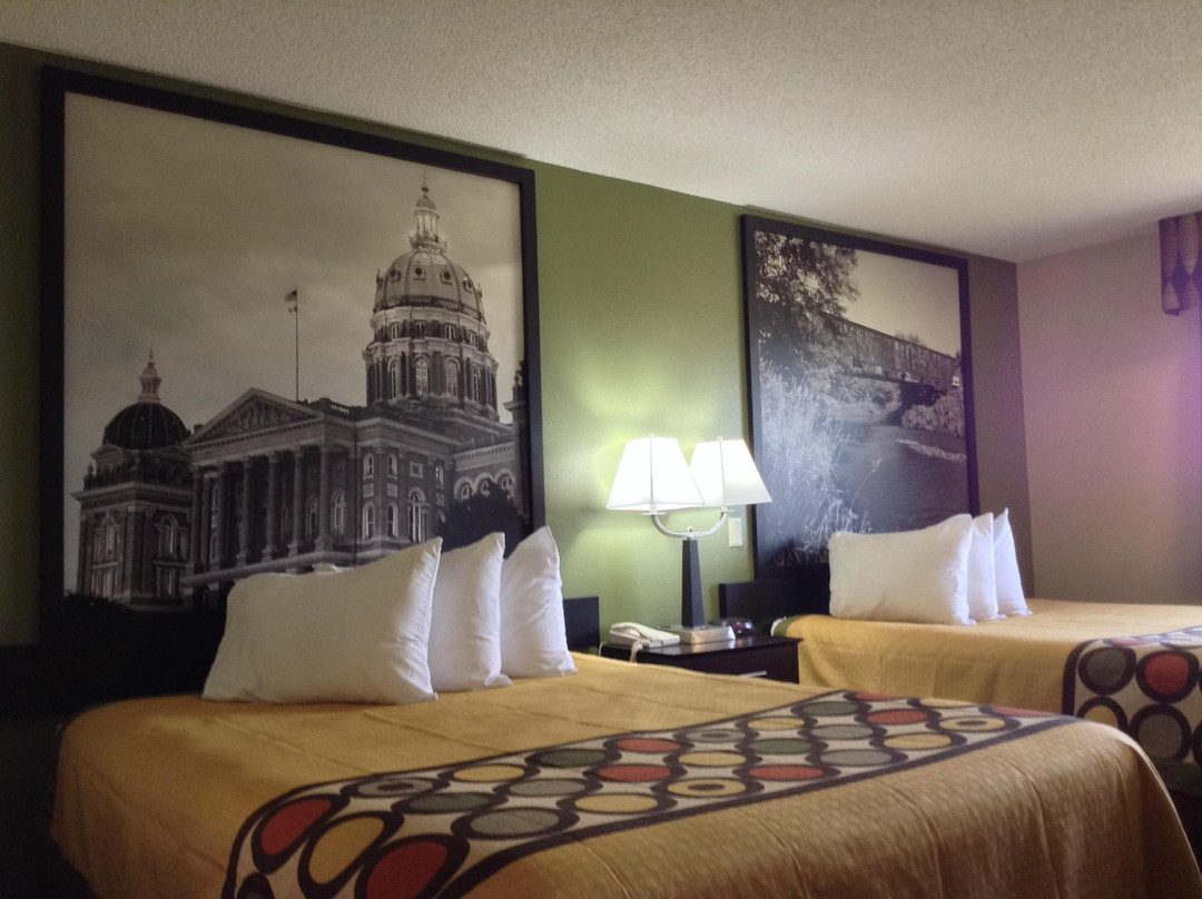 Super 8 by Wyndham Grinnell IA