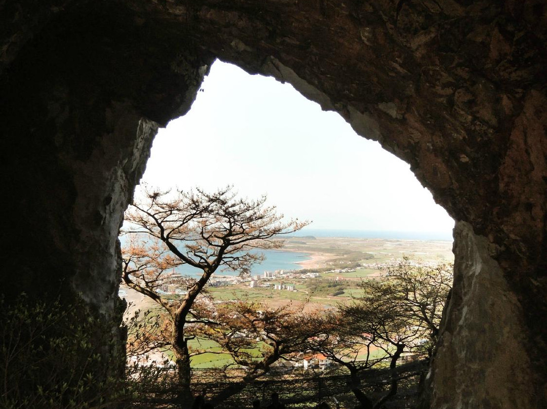Sanbangsan Mountain-西归浦市必去景点