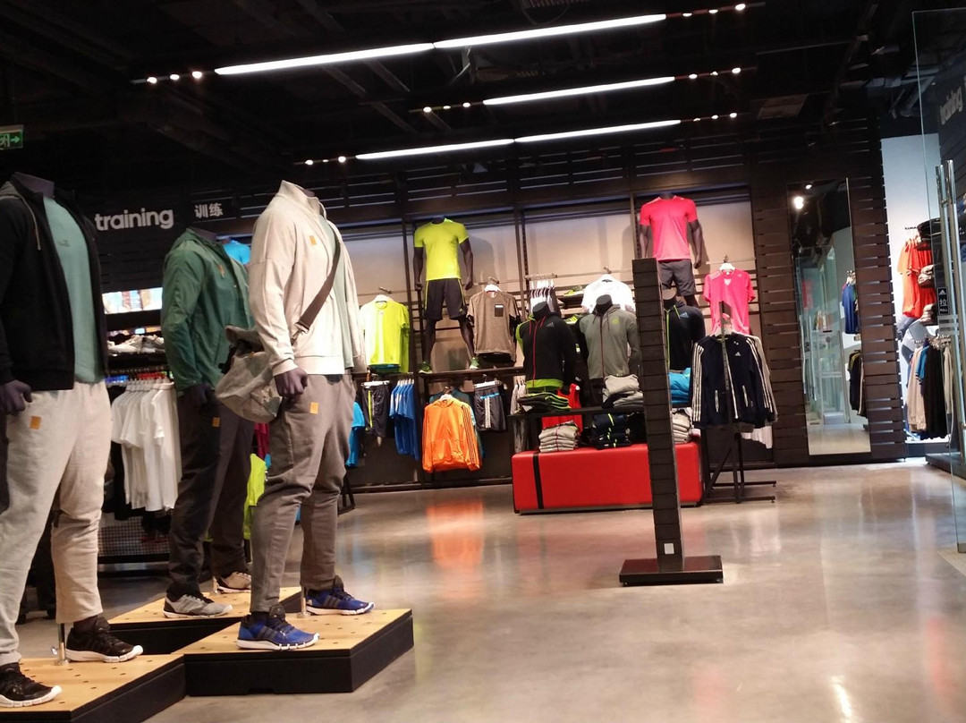 阿迪达斯三里屯店-北京市必去景点