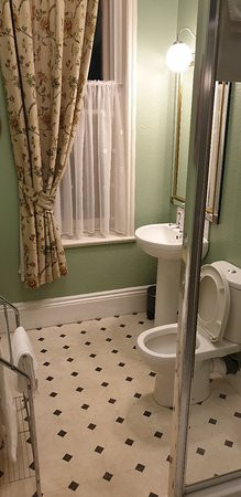 Holywell House主图