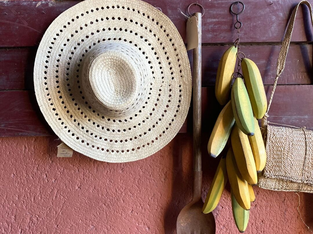 Eunapolis旅游景点-Casa Bateia - Loja de Artesanato Brasileiro