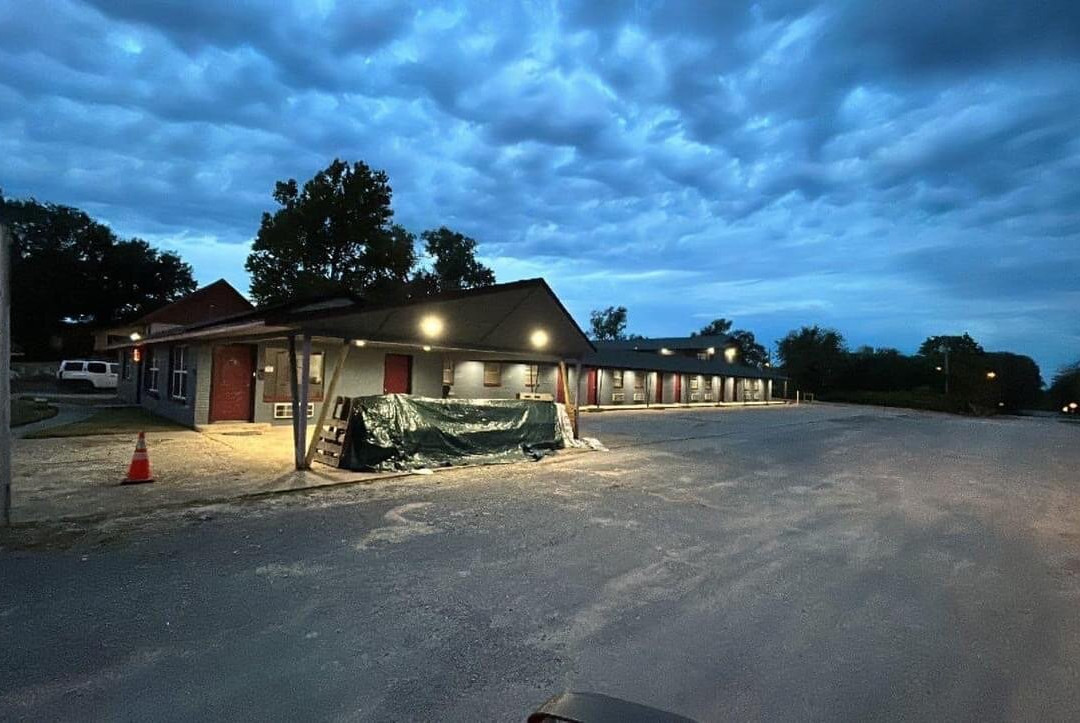 Little Sahara Inn & Cabins主图